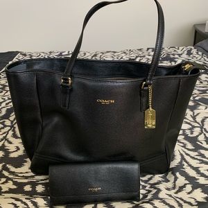 Coach tote purse with matching wallet